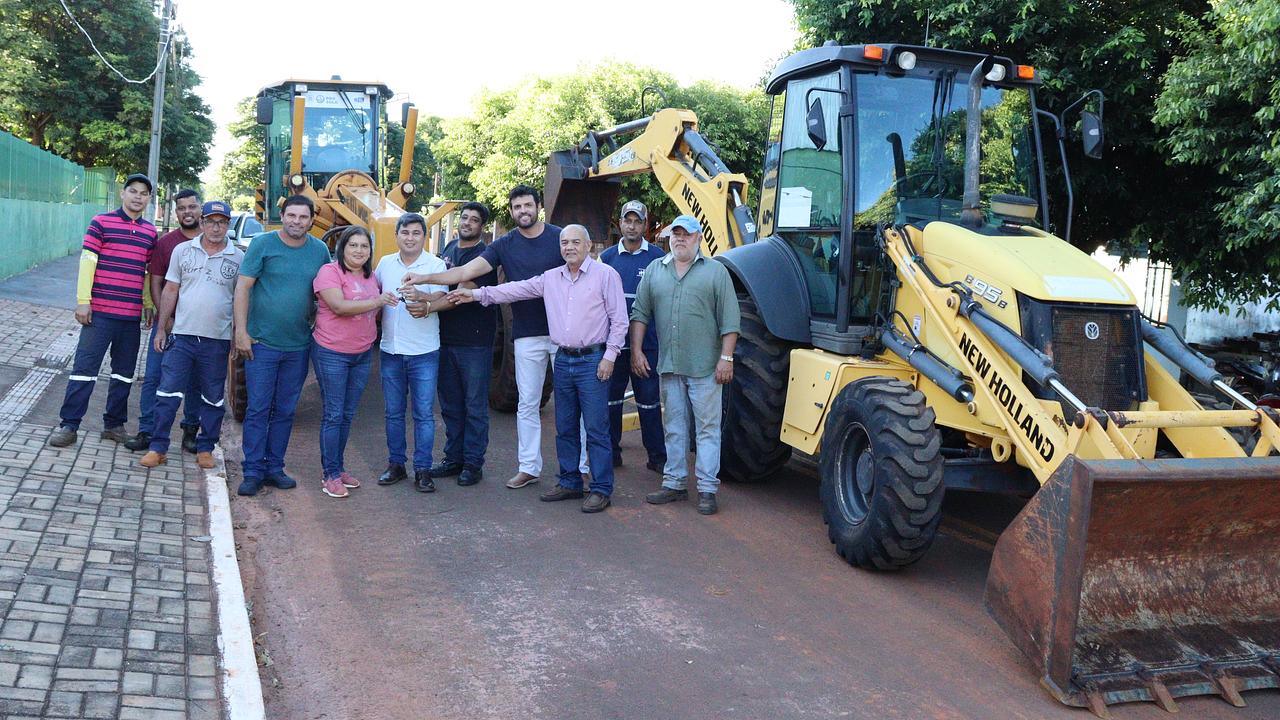 Entrega de uma Moto niveladora Vila Quebracho 