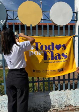 Município reforça compromisso com os direitos das mulheres no hasteamento da bandeira Todas por Elas