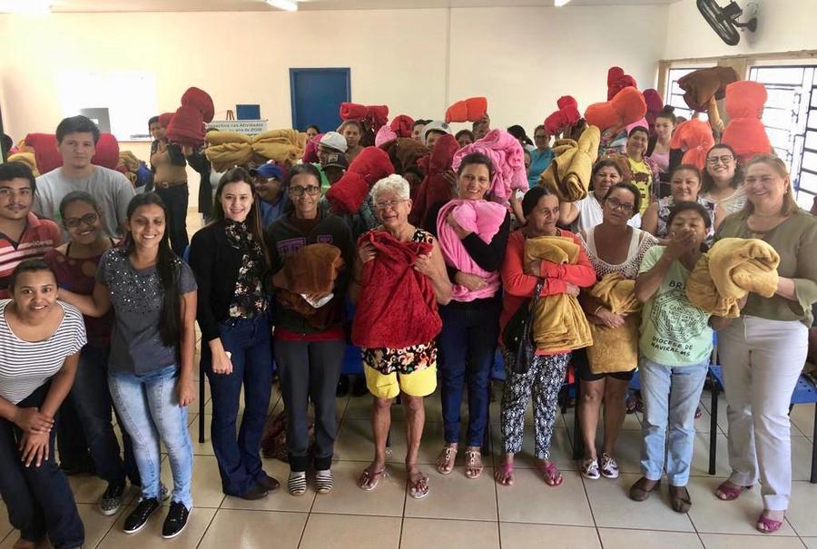 Anaurilândia - Assistência Social entrega 500 cobertores para famílias carentes