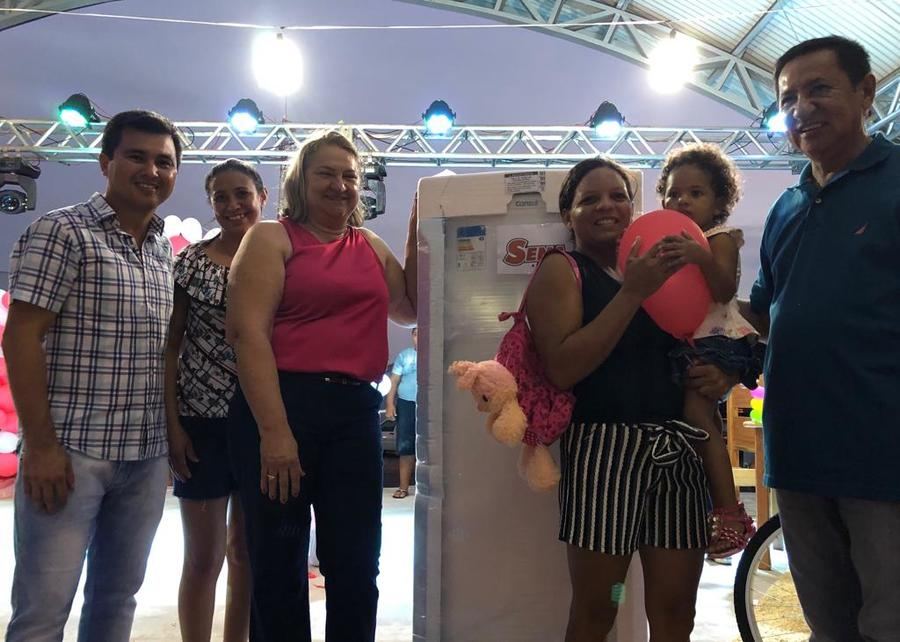 Dia das mães é comemorado com direito a bolo e sorteio de prêmios em Anaurilândia