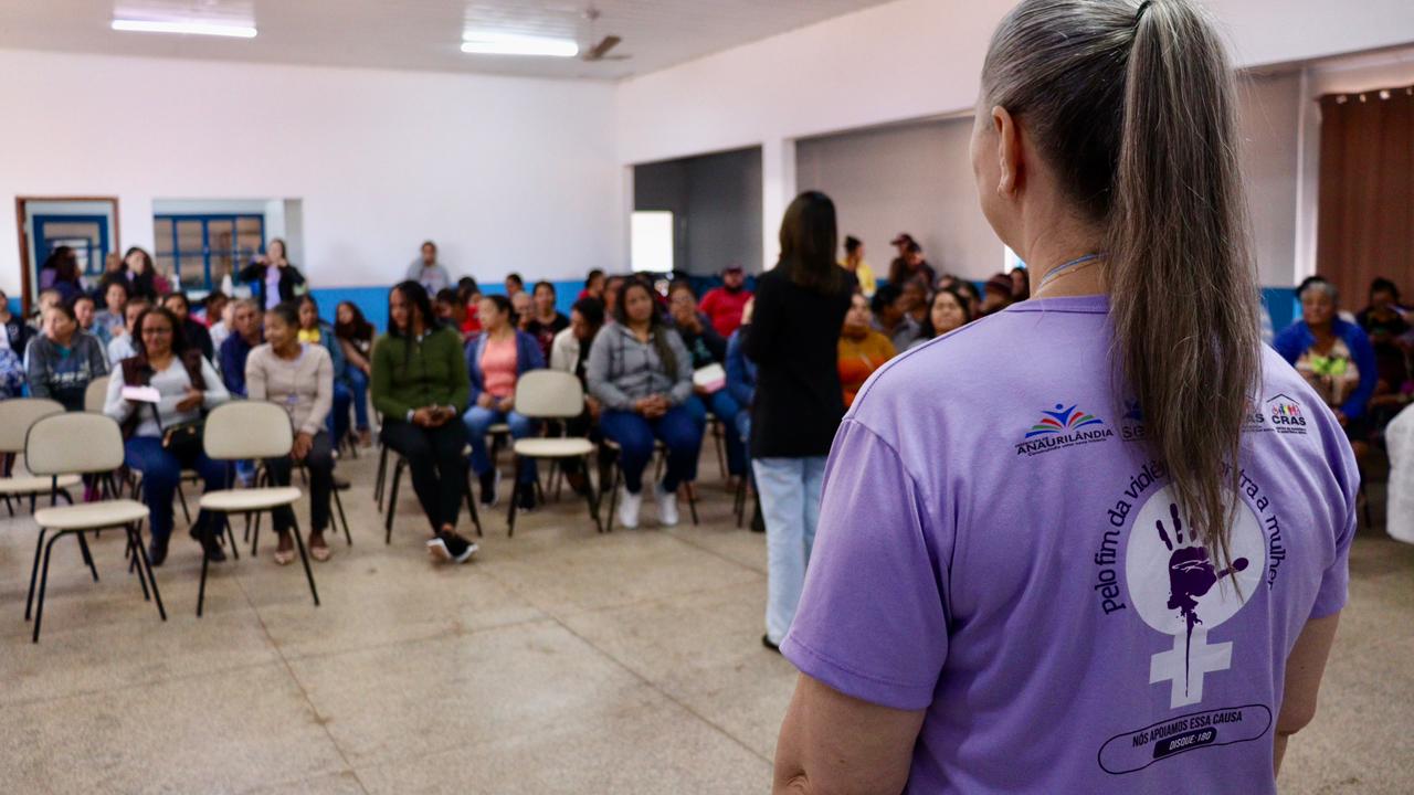 Encontro do Agosto Lilás reúne mulheres beneficiárias do Bolsa Família em Anaurilândia