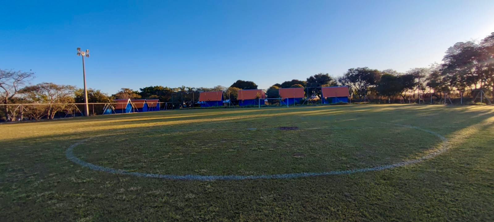 Campo de futebol do Balneário Municipal é recuperado e espaço está pronto para receber a comunidade