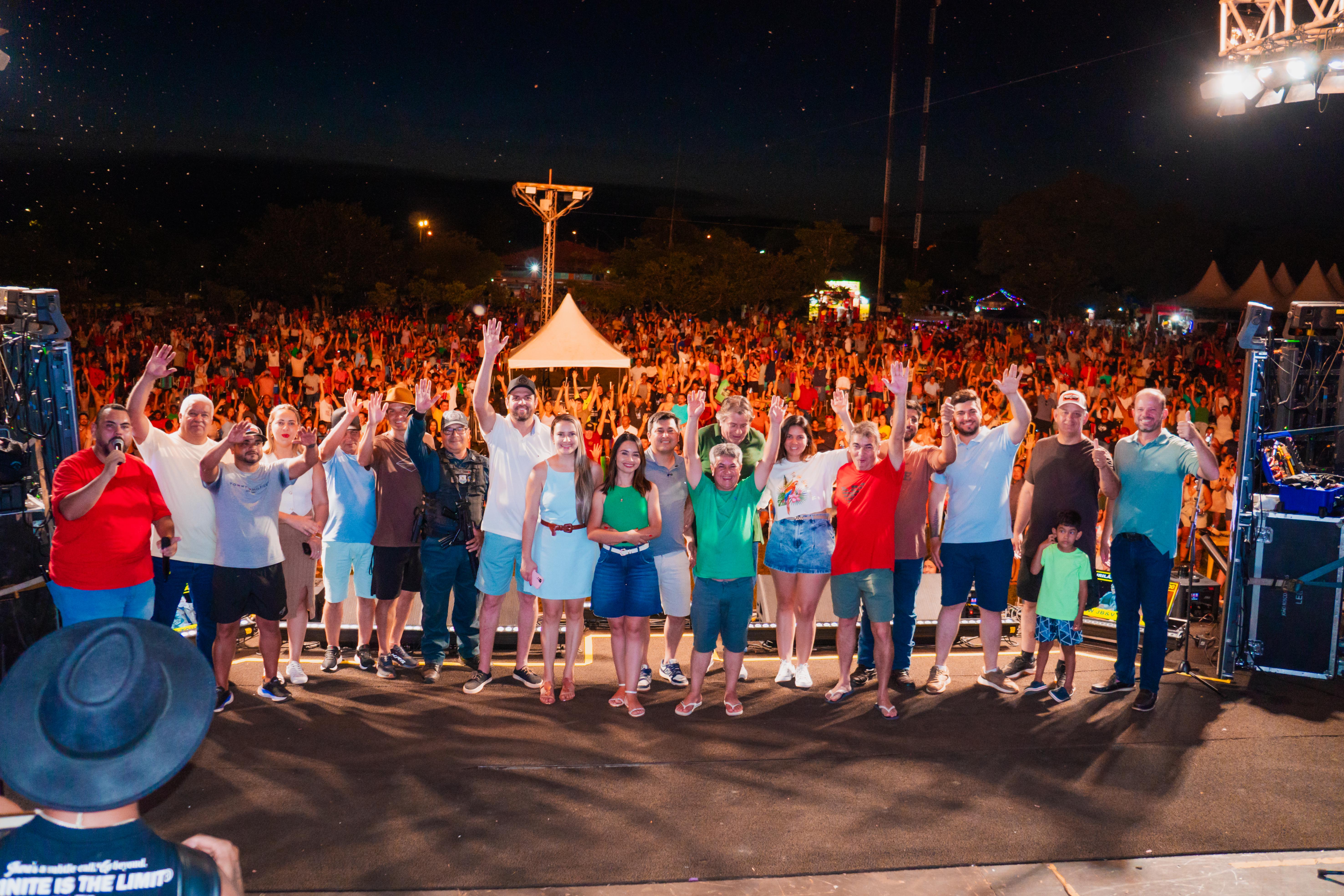 Show de João Bosco & Vinícius marca encerramento emocionante do Natal Luz 2025