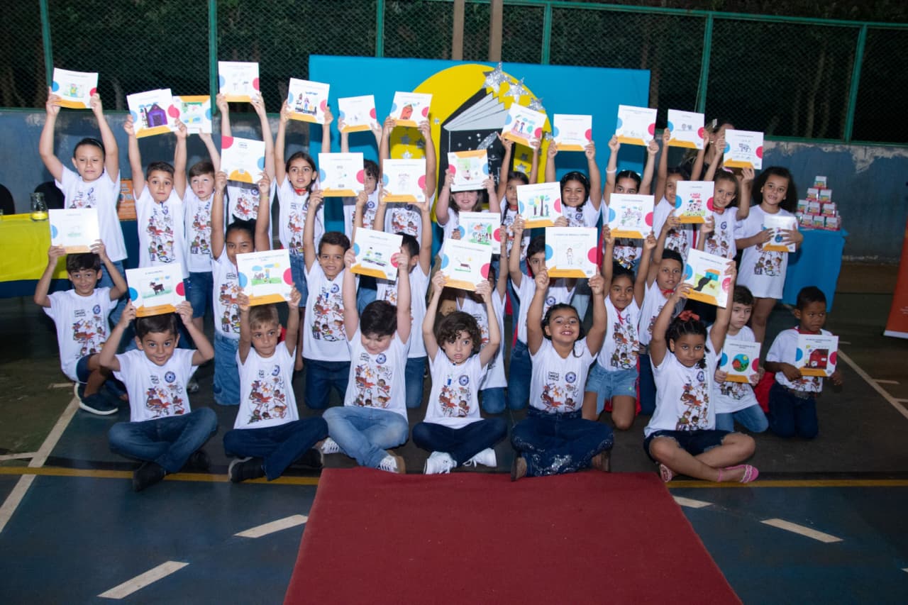 Projeto Super Autor transforma alunos em escritores na E.M.E.F. Professor Paulo Ney