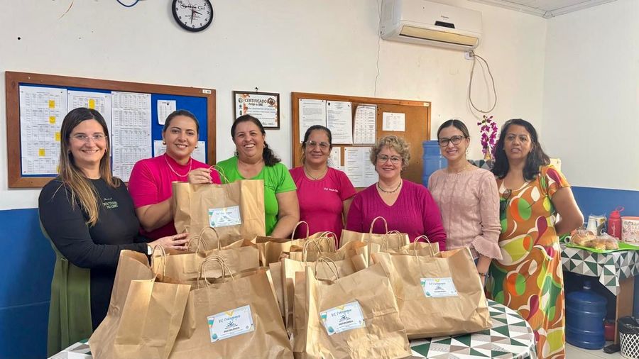 SEMEC realiza entrega de kits pedagógicos para professores da rede municipal